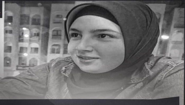 مأساة لا تنتهي.. مصرع ابنة معتقل سياسي وإصابة زوجته وهما في طريقهما لزيارته
