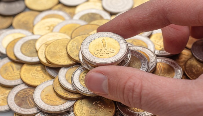 الجنيه بين سلبية التقديرات الدولية و"جريمة" حكومة الانقلاب