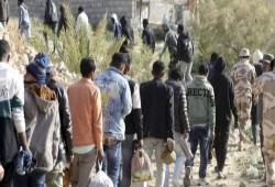 حفتر يرحل المصريين كأسرى حرب.. مقاطع فيديو تثير غضبا شعبيا