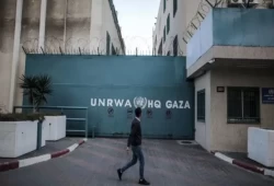 اللاجئون الفلسطينيون في خطر.. شبح الإفلاس يخيّم على "أونروا"