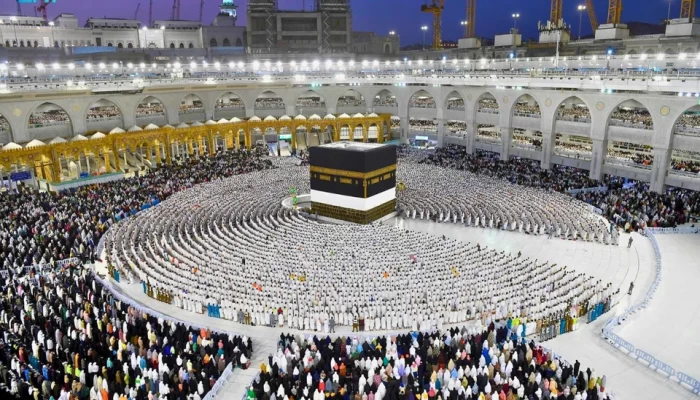 "ساويرس" لـ"بكري": بهدلتنا.. ماذا بعد فضيحة طلب تسديد نفقات الحج بالجنيه؟