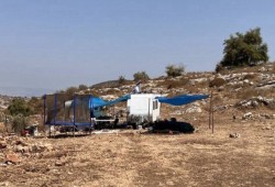 بحماية جيش الاحتلال.. مستوطنون يقيمون بؤرة استيطانية جديدة بالضفة