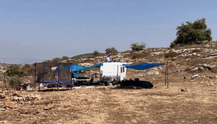 بحماية جيش الاحتلال.. مستوطنون يقيمون بؤرة استيطانية جديدة بالضفة