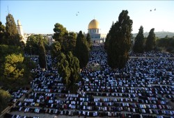 الفلسطينيون يؤدون صلاة عيد الأضحى في المسجد الأقصى