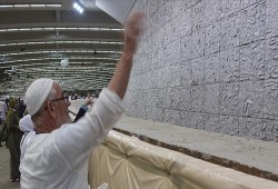 حجاج بيت الله يواصلون رمي الجمرات