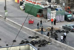 نصرة لجنين.. إضراب شامل وإغلاق طرق وحرق إطارات بالضفة والقدس