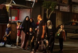 رئيس بلدية جنين: تهجير 4 آلاف فلسطيني من المخيم.. و13 ألفاً محاصرين دون ماء وغذاء وكهرباء