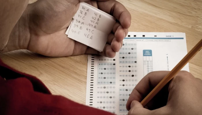 تسريبات امتحانات الثانوية.. "شاومينج" يتحدى و"التعليم" تنفي وأولياء الأمور: مستقبل أبنائنا ضاع