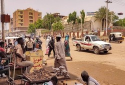 بينهم أطفال.. مصرع 34 شخصا بقصف استهدف سوقا بأم درمان
