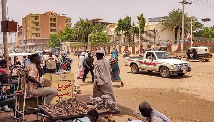 بينهم أطفال.. مصرع 34 شخصا بقصف استهدف سوقا بأم درمان