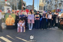 بالصور.. وقفة رافضة للاعتقال السياسي وسط رام الله