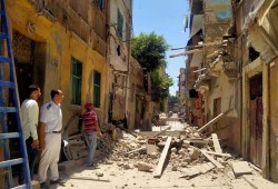 الكارثة السادسة خلال شهر.. انهيار أجزاء خارجية من عقار على سور مدرسة بالإسكندرية