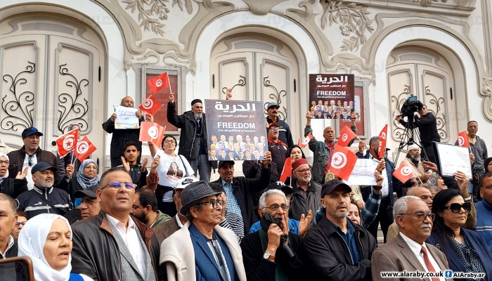 تحت شعار "الحرية للمعتقلين السياسيين".. جبهة الخلاص تنظم وقفة احتجاجية (صور)