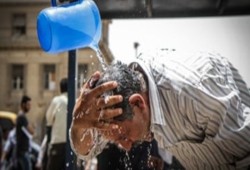 «موجات أكثر شراسة» .. بيان عاجل بشأن الطقس في أغسطس