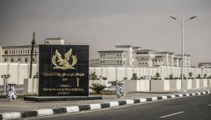 رسالة مسربة من سجن بدر3 تكشف تفاصيل الانتهاكات في "جوانتانامو مصر"
