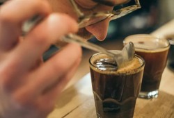 العلامات التي تستوجب التوقف عن شرب القهوة