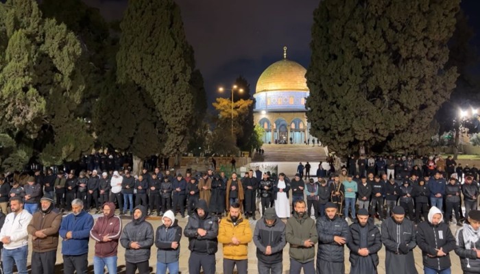 ضمن حملة لتحدي الاحتلال.. الآلاف يؤدون الفجر في الأقصى