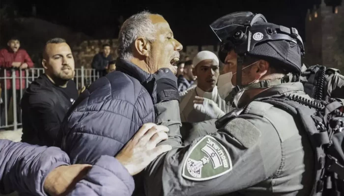 ميدل إيست آي: هكذا تقنن إسرائيل نظامها في الإقصاء والقمع