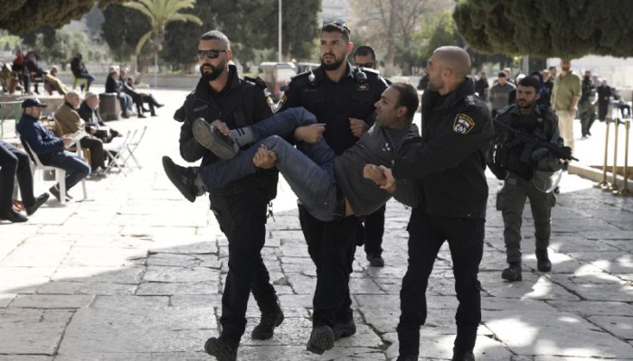 أكبر عدد منذ عقود: الاحتلال الإسرائيلي يحتجز أكثر من 1200 معتقل بدون تهمة