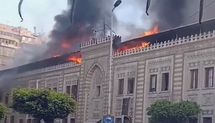 حريق هائل بوزارة الأوقاف.. ومخاوف على المبنى التاريخي