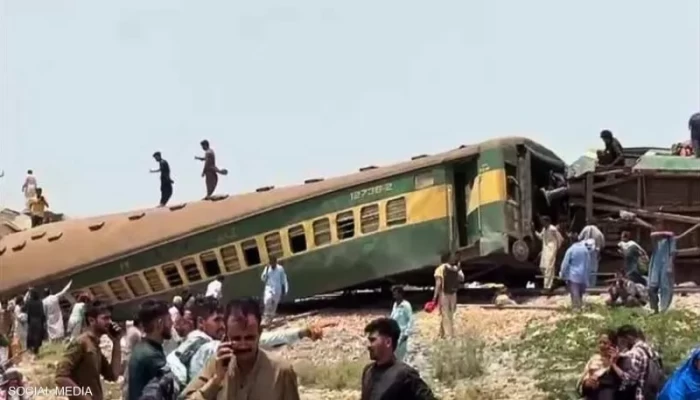 بالفيديو.. مقتل 15 وإصابة العشرات في حادث قطار بباكستان