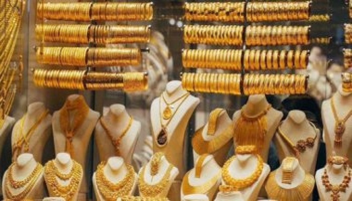 ارتفاع محلي وتراجع عالمي.. سعر الذهب اليوم الجمعة