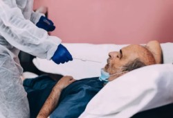 كورونا يعاود الانتشار من جديد و”الصحة العالمية” تعلق