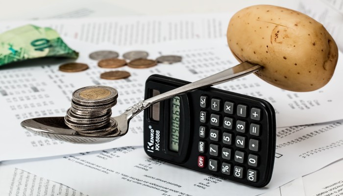 ضبط ميزانية البيت.. 7 عادات بسيطة تستنزف أموالك كل يوم