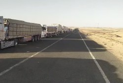 وفاة 15 سائقا مصريا على الحدود السودانية في أسبوعين.. و 4 آلاف عالق يخشون نفس المصير