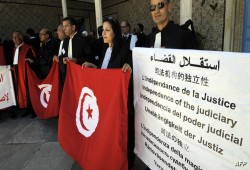 تنديد واسع بقرار التحقيق مع رئيس جمعية القضاة التونسي
