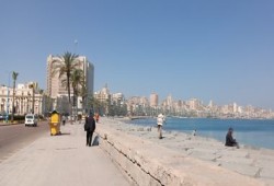 طقس حار على أغلب الأنحاء ونشاط رياح يلطف الأجواء.. العظمى بالقاهرة 33 درجة