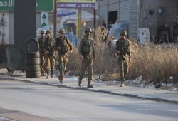 بحثا عن منفذ عملية حوارة.. الاحتلال يعتقل فلسطينيا ويصيب آخرين خلال اقتحام "بيتا"