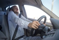 أخطرها رقم 3.. أبرز 5 أسباب تؤدي إلى انحراف السيارة أثناء القيادة