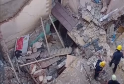 إخلاء عقار من السكان بعد سقوط أجزاء منه فى الإسكندرية دون إصابات