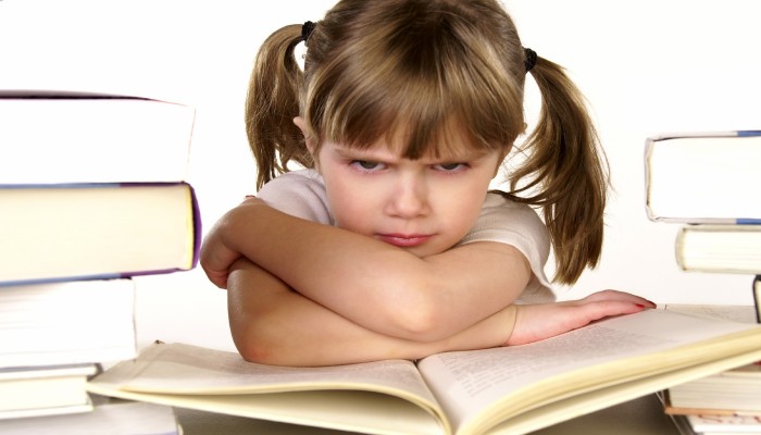 اضطرابات التعلُّم.. أبرز الأعراض التي يجب أن تراقبيها في طفلك