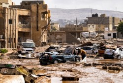 انتشار روائح جثث ضحايا الإعصار.. درنة تواجه صعوبة في دفن قتلاها