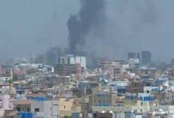 اندلاع اشتباكات عنيفة في محيط قيادة الجيش السوداني وسط الخرطوم