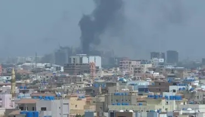 اندلاع اشتباكات عنيفة في محيط قيادة الجيش السوداني وسط الخرطوم