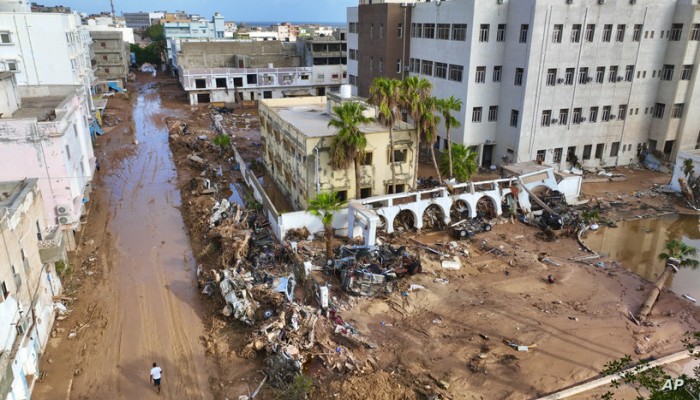 11 بلدًا شهدت فيضانات وأعاصير وزلازل شديدة في 12 يومًا