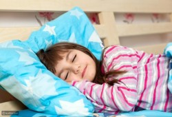 10 نصائح لا تفوتكِ.. كيف تساعدين طفلك على النوم بشكل أفضل؟