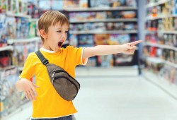 10 أسباب مهمة لتجنب تدليل الأطفال أكثر من اللازم