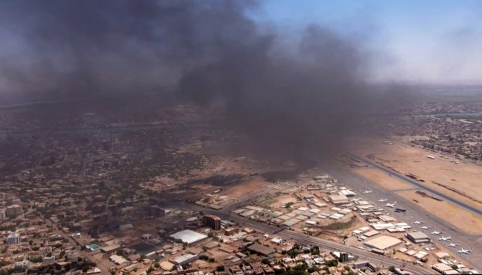 مهن بديلة جراء حرب السودان.. من صحفي ومعلم إلى بائع أسماك وسائق تاكسي