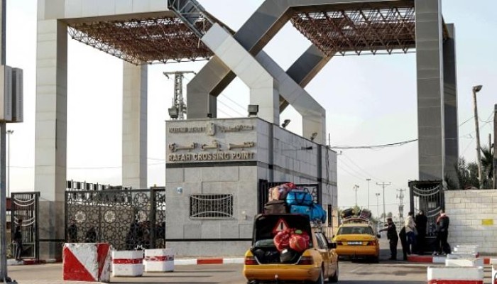 مصر ترضخ للتهديد والقصف الصهيوني وتغلق معبر رفح