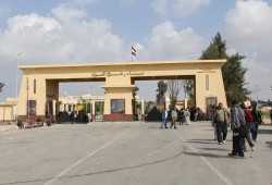 الاحتلال يحذر مصر من إرسال أي مساعدات لغزة ويهدد بقصف الشاحنات
