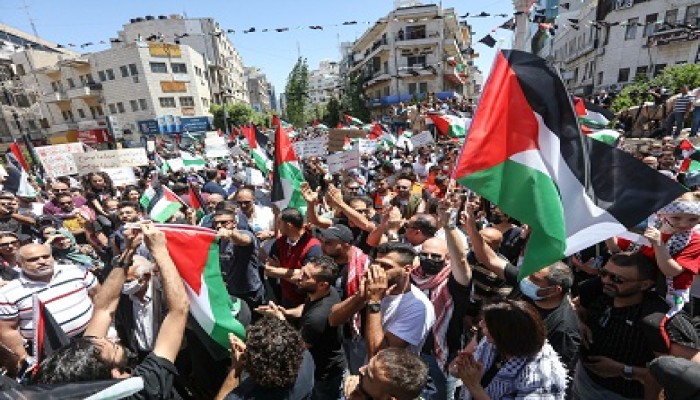 الضفة الغربية تساند غزة وتدعم المقاومة في مسيرات حاشدة