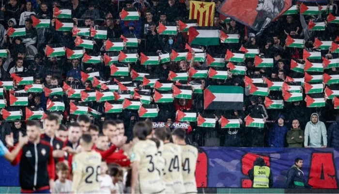 جماهير أوساسونا ترفع أعلام فلسطين في الدوري الإسباني