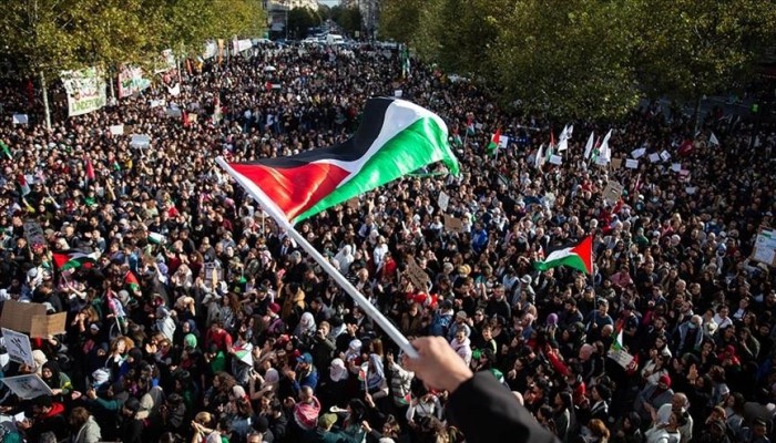 مظاهرة في باريس تطالب بوقف العدوان الإسرائيلي على غزة