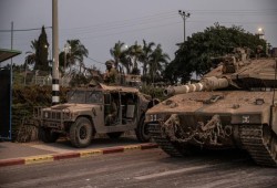 محاولة هجوم بري والمقاومة تدمر عددا كبيرا من الدبابات و"حماس": ملحمة بطولية للمقاومين