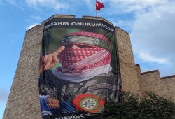 قافلة اغاثة بحرية تركية في الطريق و"أبو عبيدة" على سور اسطنبول التاريخي