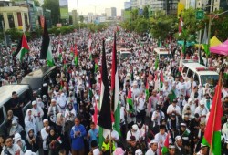 مئات الآلاف يدعمون غزة في إندونيسيا ومظاهرات إسرائيلية تطالب بتنفيذ صفقة الأسرى
